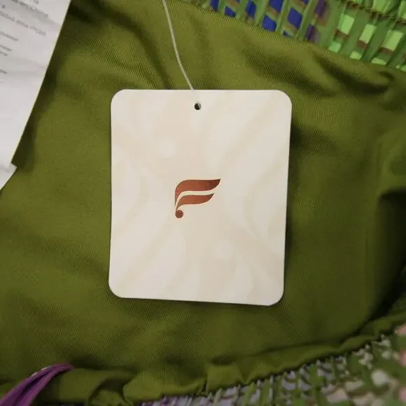 Fabletics Shorts Green Pink Multicolor Mid Rise Running Zipper Pocket XS NWT - Picture 8 of 14